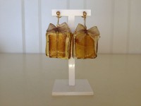 goudkleurige cadeaupakjes met strik